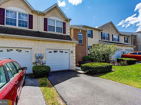 3rd image of 110 Hillcourt Dr