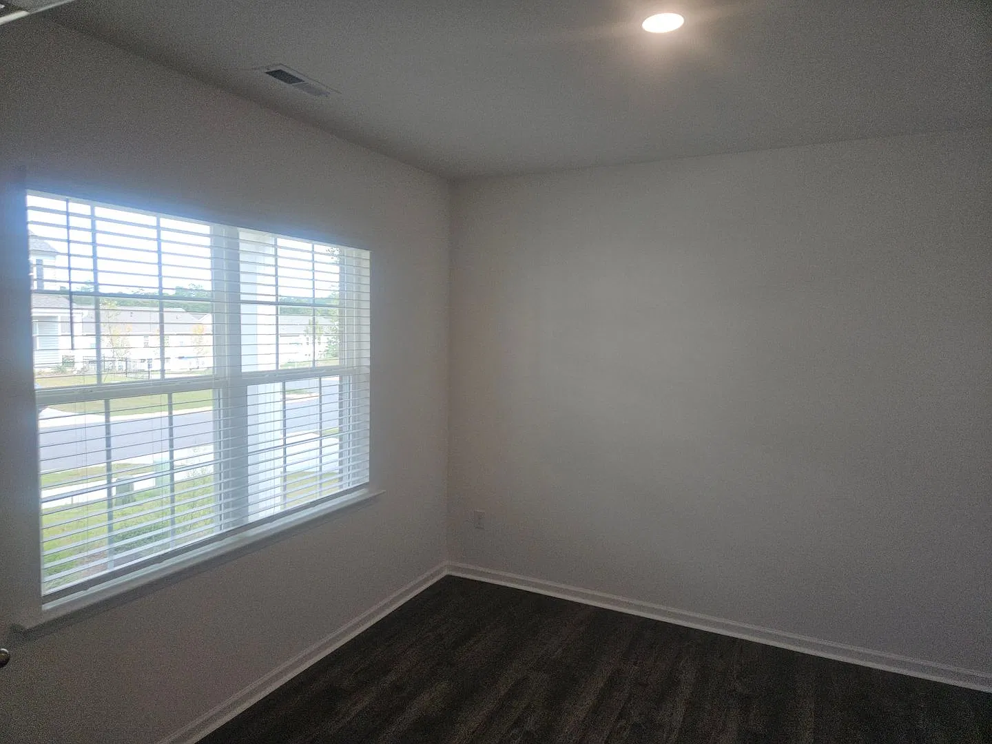 Beautiful! 5br/3ba home in wonderful new community! Available Now! — Photo 3