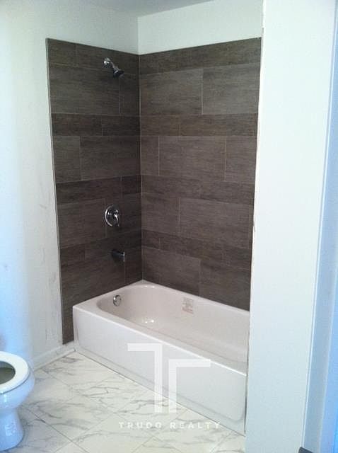 2nd image of 1544 W Glenlake Ave #0