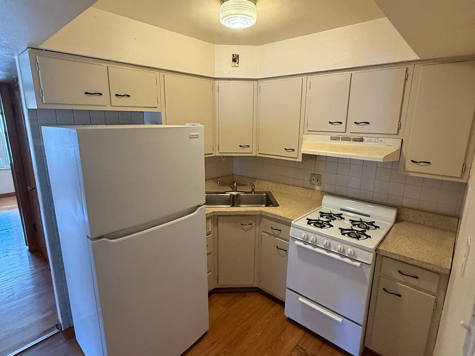 1 bed, 650 sqft, $800 — Photo 3