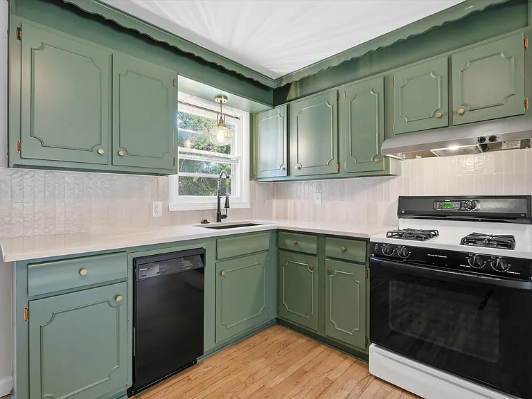 7725 Robinson St — Photo 8
