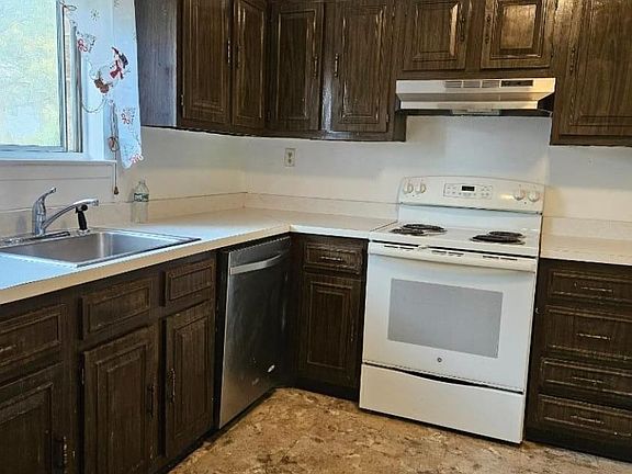 3rd image of 2505 Balmoral Ct