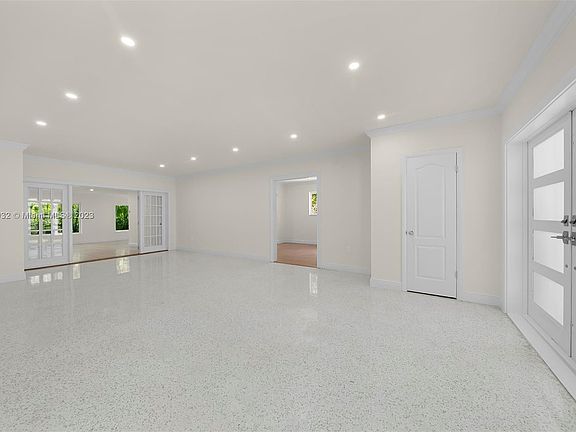 3rd image of 1514 Urbino Ave