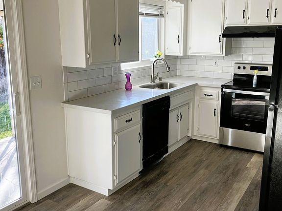 5th image of 72 Plaza Way