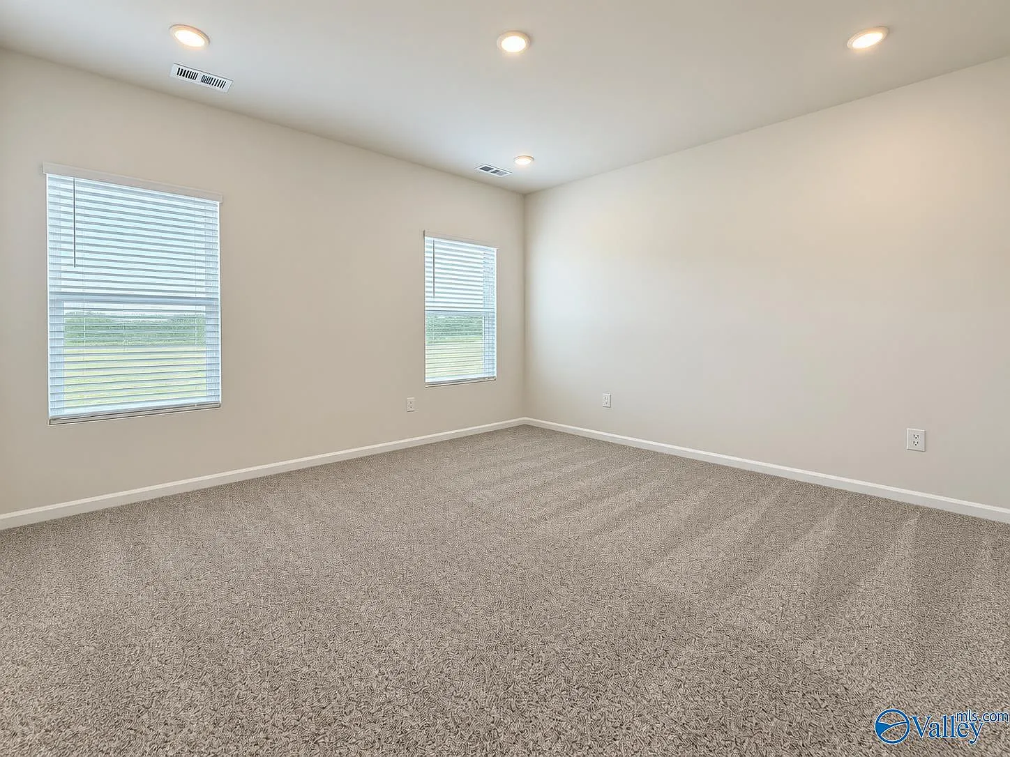 5 bed, 3.0 bath, 2100 sqft, $2,400 — Photo 4