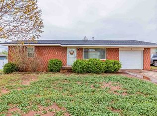 4 Hillcrest St, Perry, OK 73077
