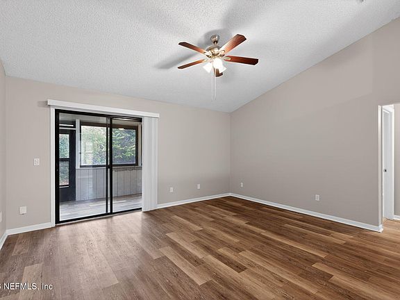 3rd image of 758 VISCAYA Boulevard