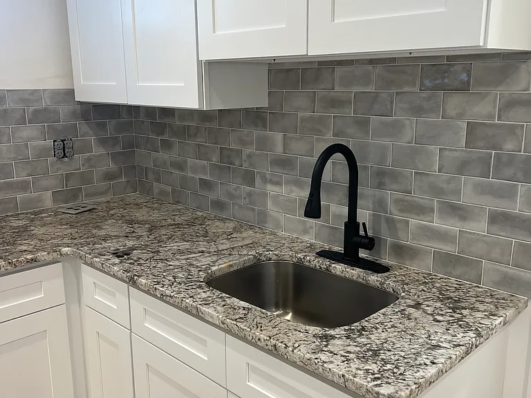 308 W Queen Ln #1 — Photo 4