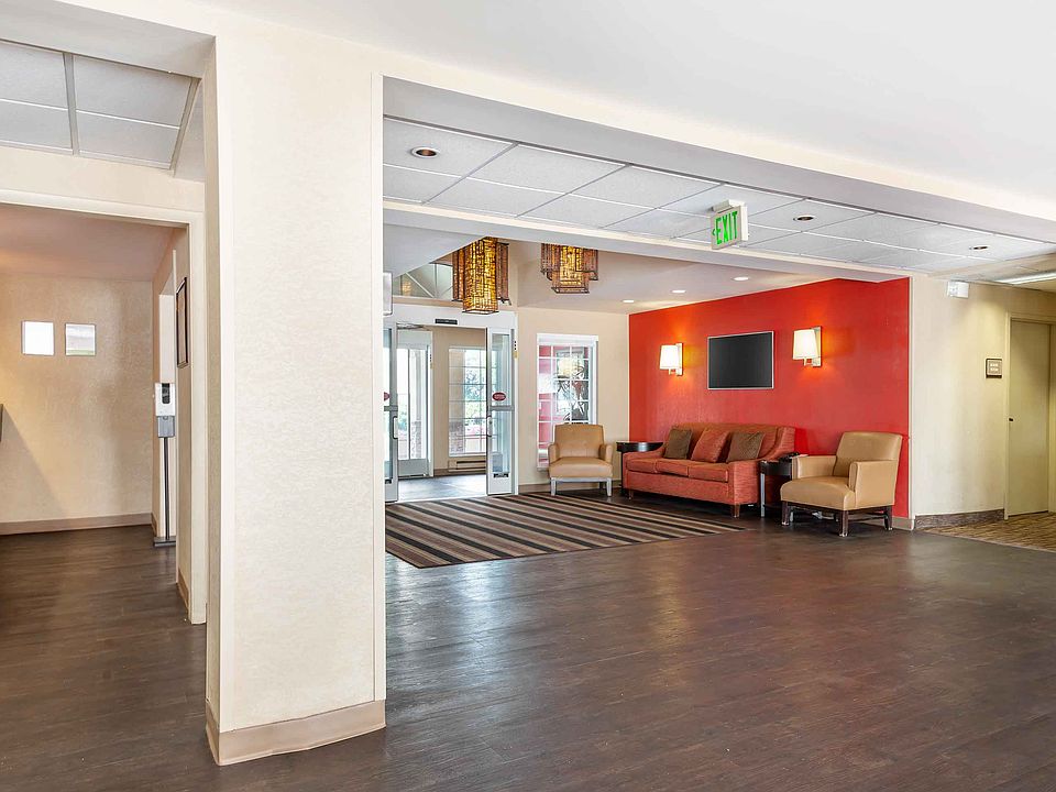 Lobby and Guest Check-in