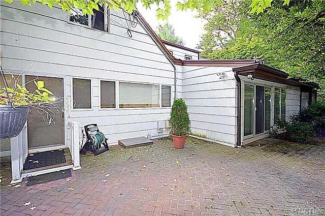 17 Hilltop Dr W — Photo 17