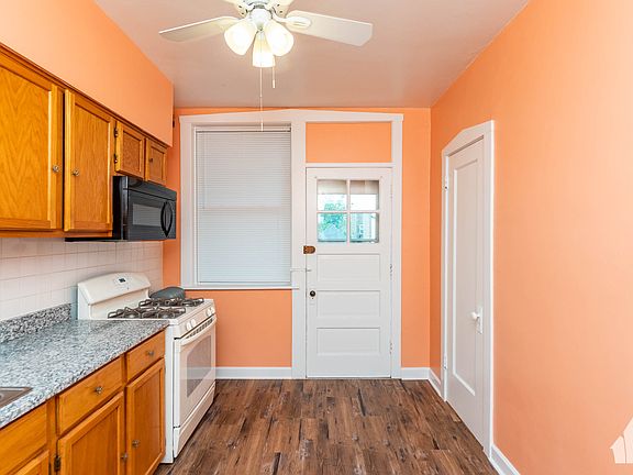 3rd image of 1525 W Rosemont Ave #3W