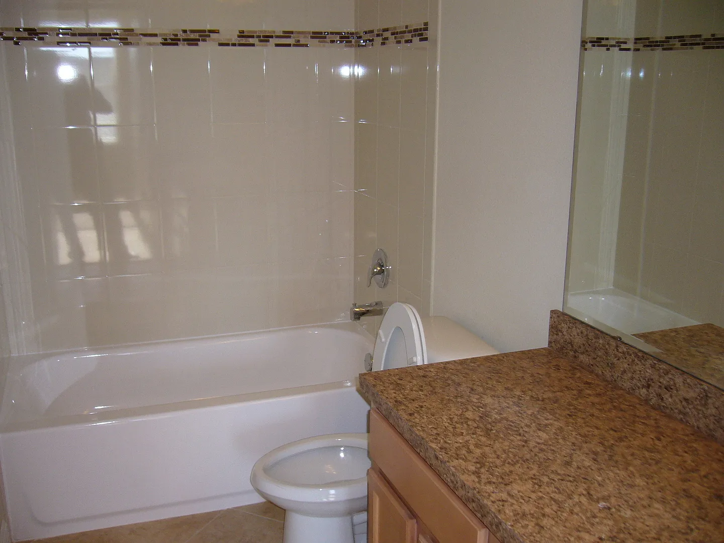5 Bedroom, 3 bathroom in Windermere. Close to schools and shopping ... — Photo 4