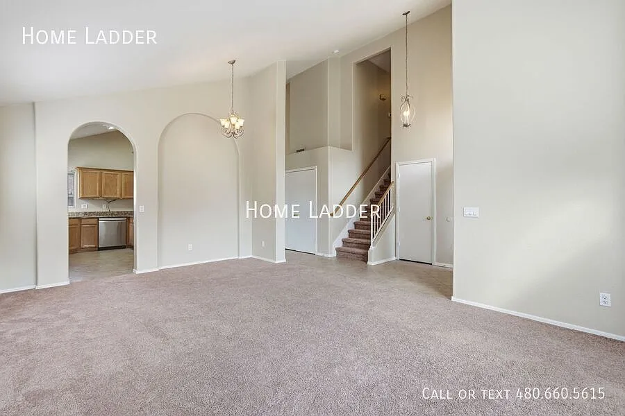 Beautiful 4 Bed / 3 Bath Gilbert Home with Soaring Ceilings & Natural Light! — Photo 3