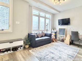 1 Bond Cres #5, Richmond Hill, ON