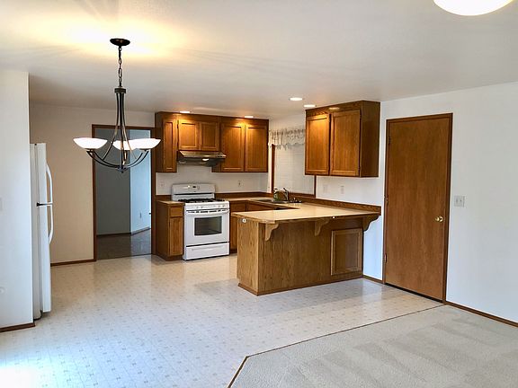 5th image of 3022 Russell Way #B