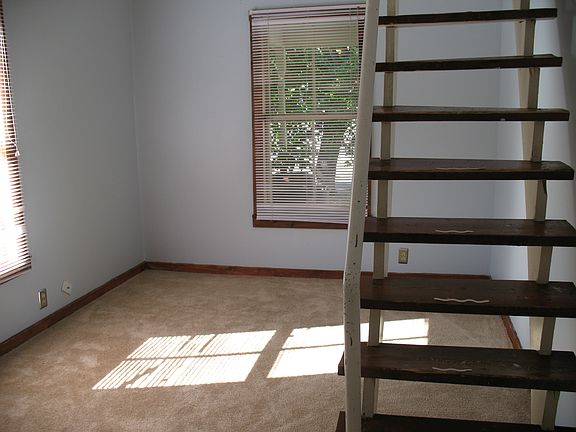 4th image of 610 E Pine St