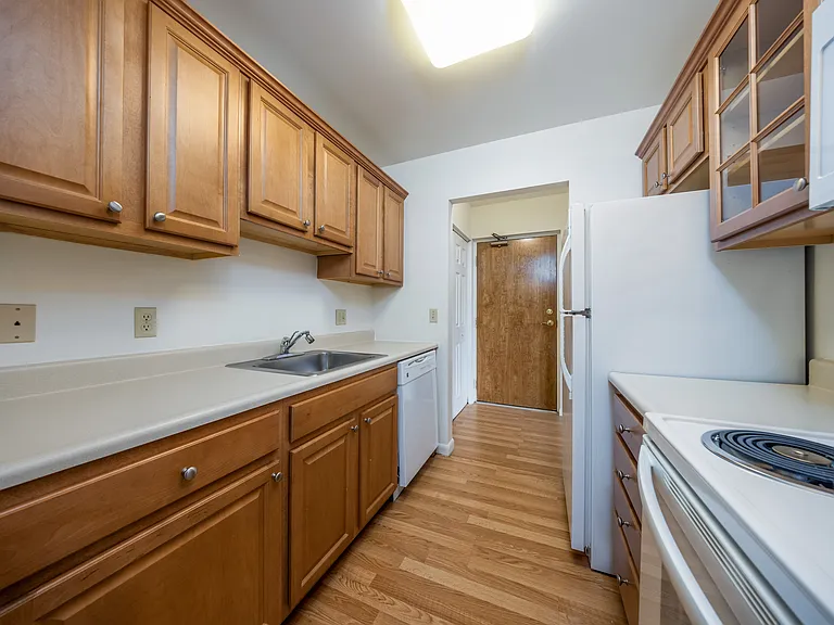 Clintwood Apartments — Photo 40