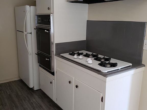 kitchen with refrigerator, gas stove and oven