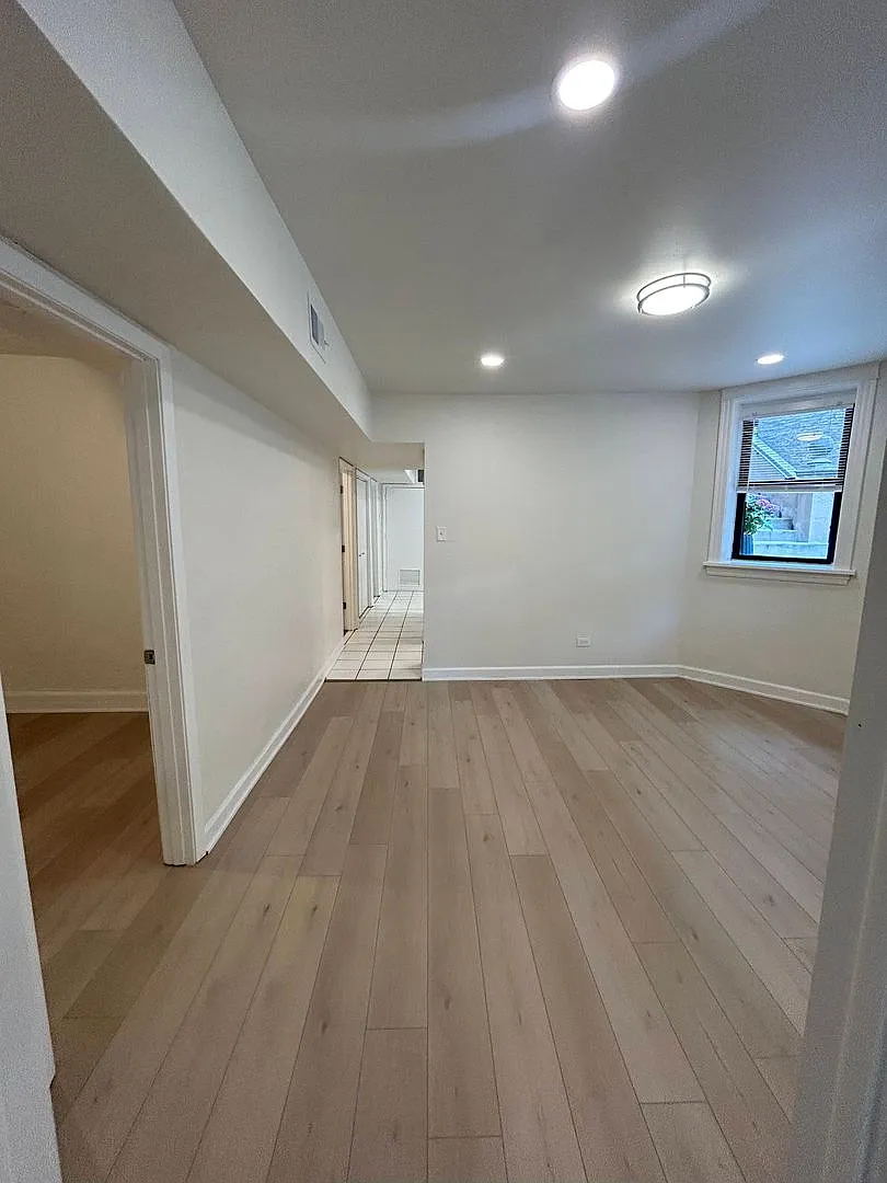 725 S Loomis — Photo 3
