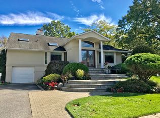 26 Merit Ln, Jericho, NY 11753
