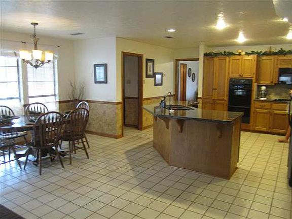 4th image of 7965 Willow Creek Dr