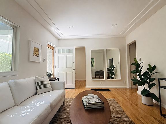 2nd image of 1809 Oak St