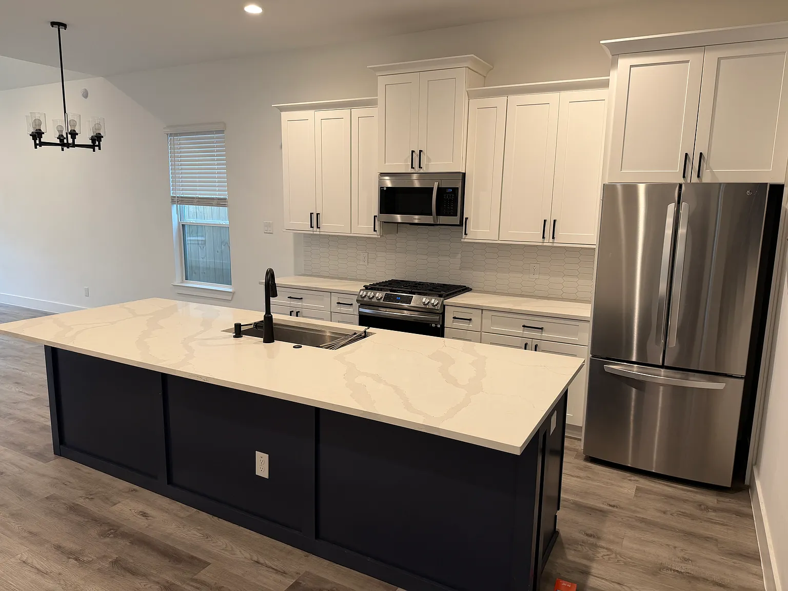 3 bed, 2.5 bath, 1698 sqft, $2,300 — Photo 2