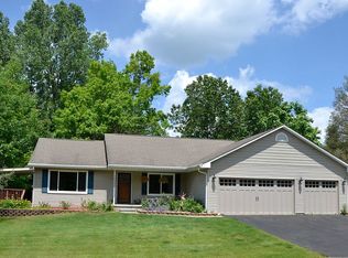 10390 Basswood Ln, Pinckney, MI 48169