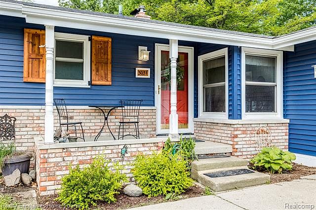 1st image of 3031 W Woodland Dr