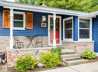 3031 W Woodland Dr, Port Huron, MI