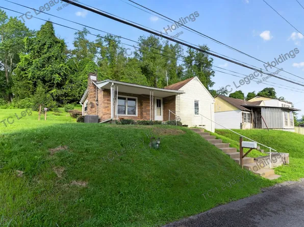 649 Maple St, Shinnston, WV 26431