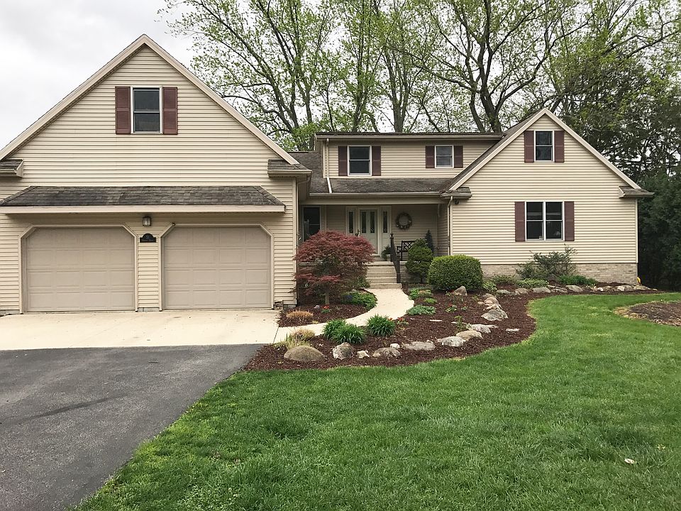 1st image of 51 Darlyn Dr