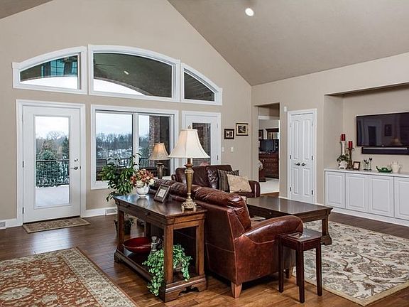 5th image of 7499 Sierra Dr