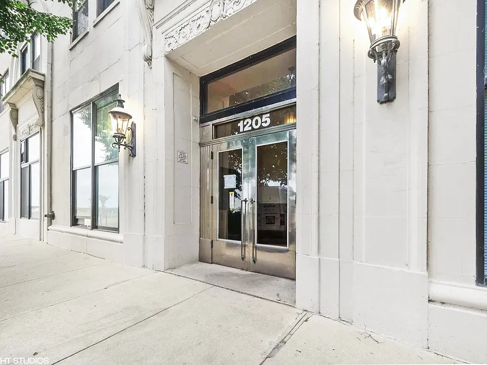 1205 W Sherwin Ave #500