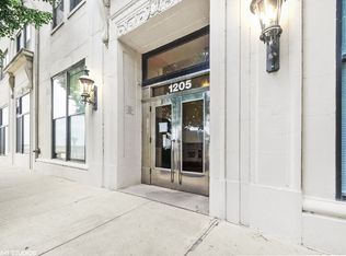 1205 W Sherwin Ave APT 800, Chicago, IL 60626