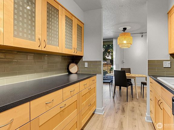 5th image of 4540 8th Ave NE APT 202