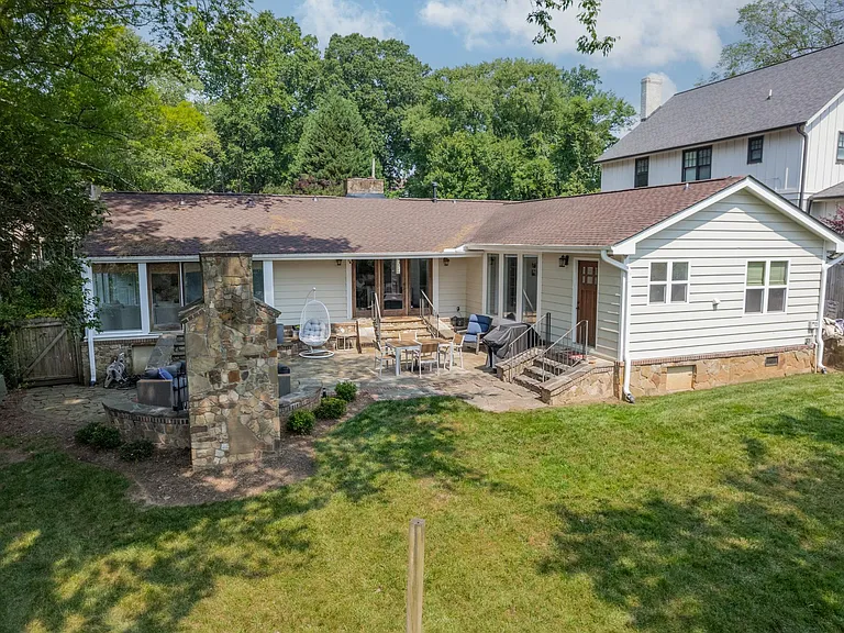 3147 Windsor Dr — Photo 53