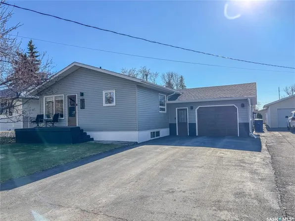 812 Qu'appelle STREET, Grenfell, SK S0G 2B0