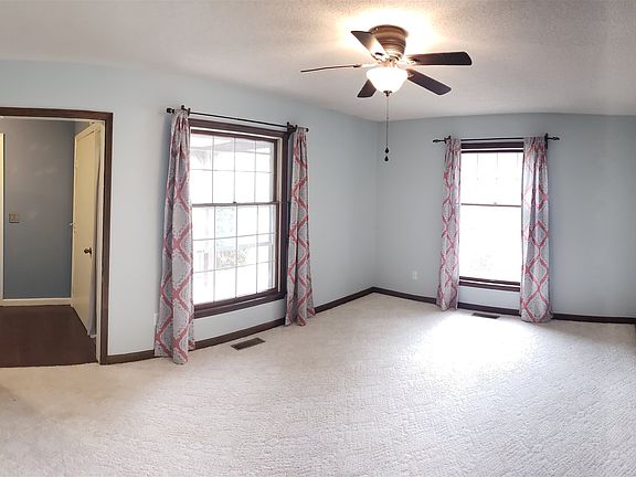4th image of 9307 Woodstream Dr