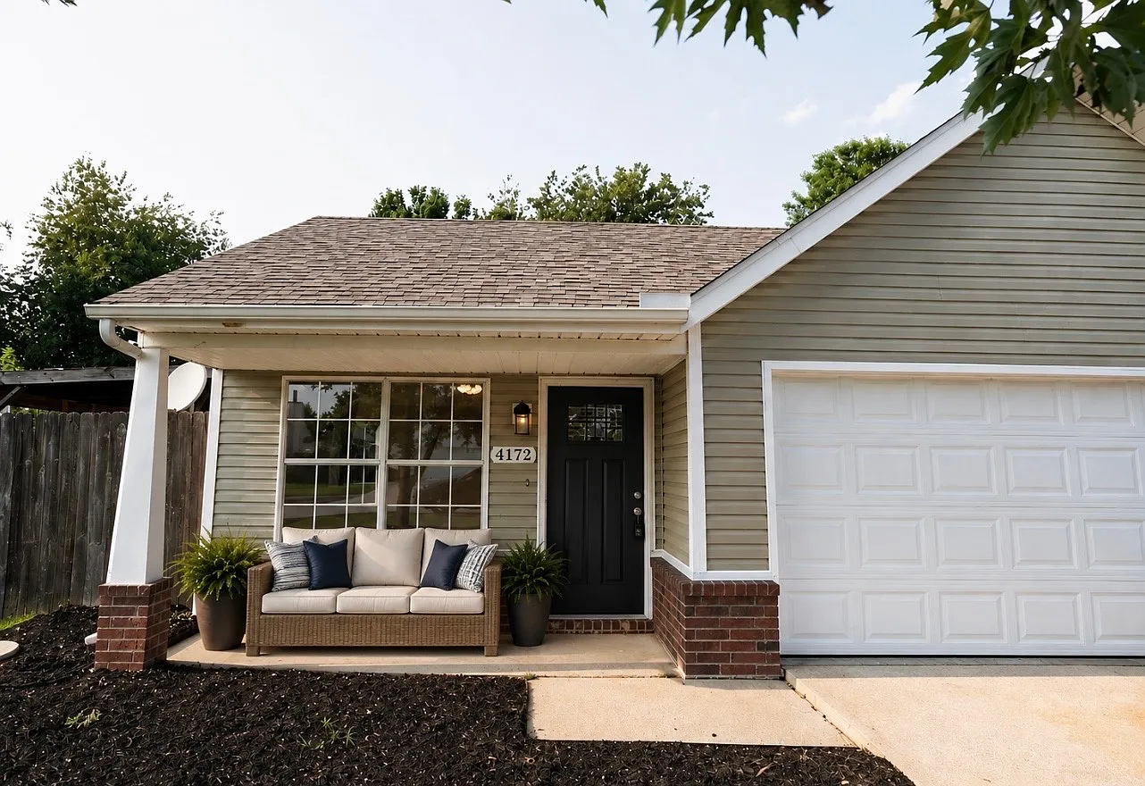 3 bed, 1004 sqft, $1,755 — Photo 1