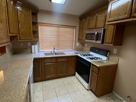 5th image of 15231 Sunflower Ln