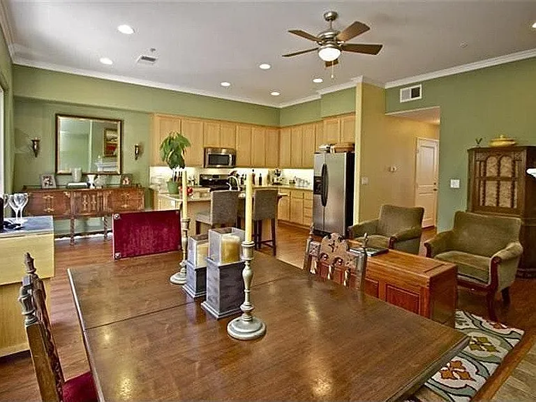 432 Lindberg Cir — Photo 4