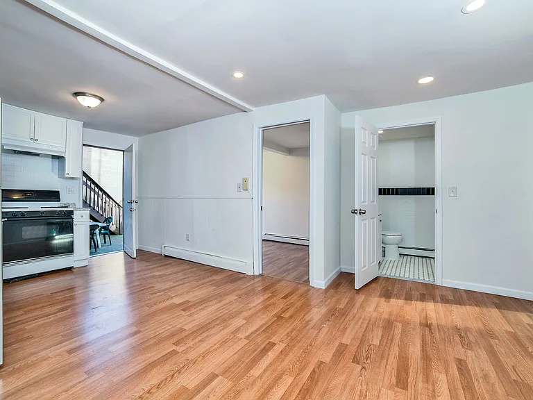 176 McWhorter St #1 — Photo 8