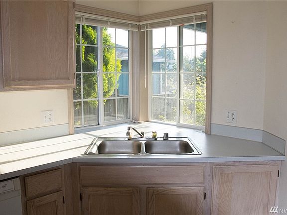 2nd image of 2905 62nd Ave NE