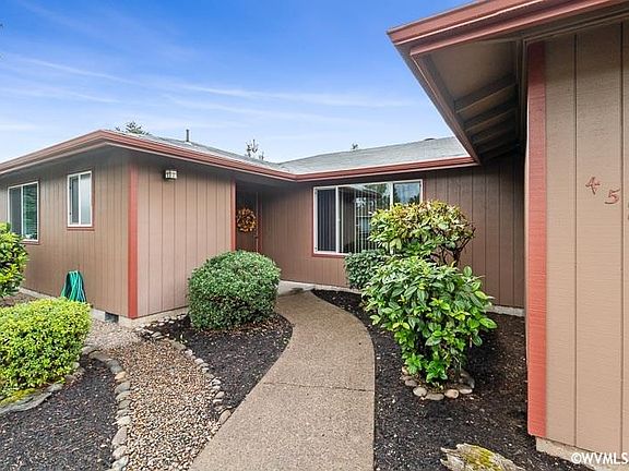 3rd image of 4576 Blue Sky Ct SE