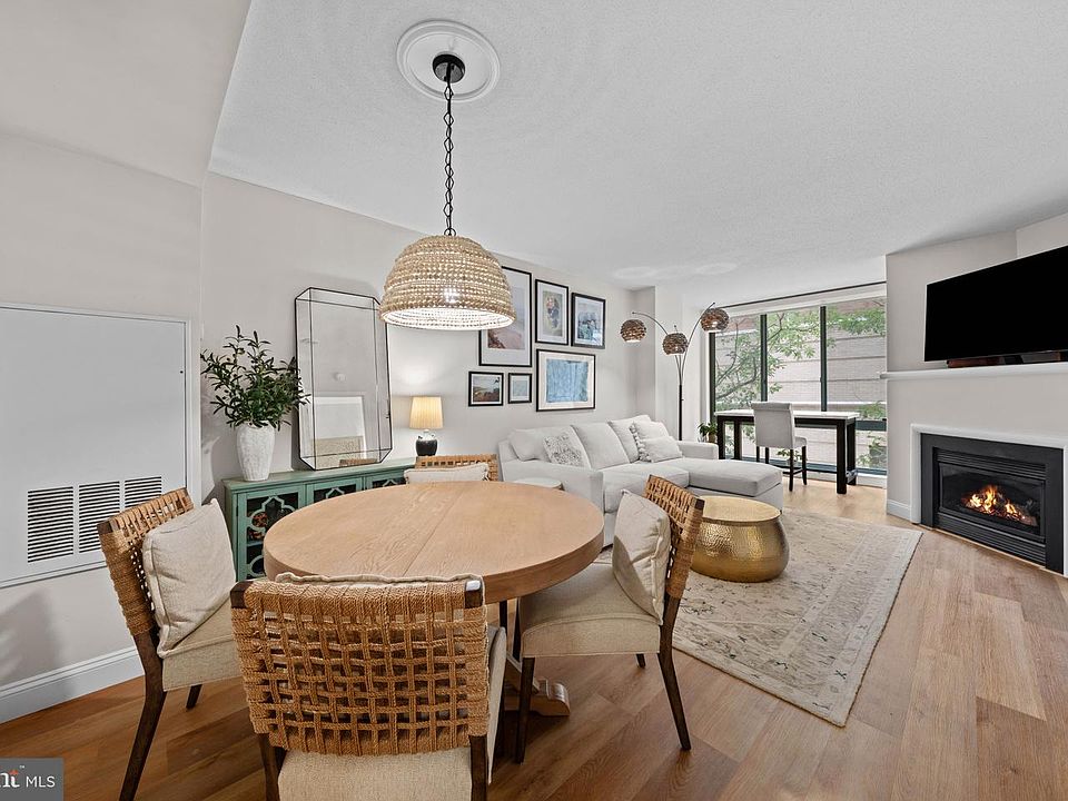 1st image of 851 N Glebe Rd APT 207