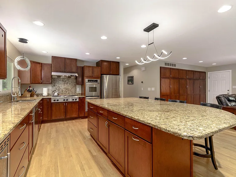 2611 Colby Dr — Photo 17