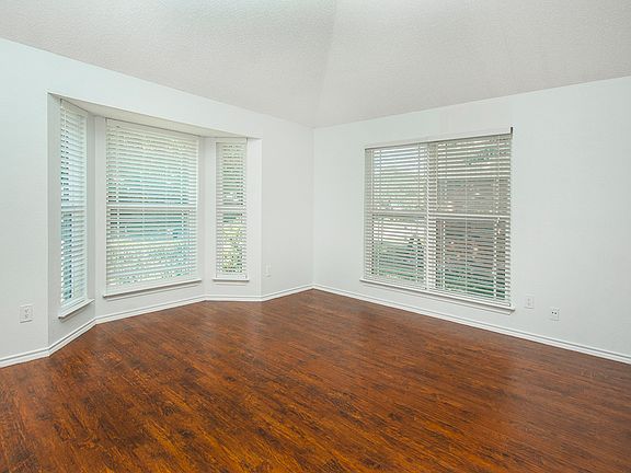 5th image of 726 Cottonwood Dr