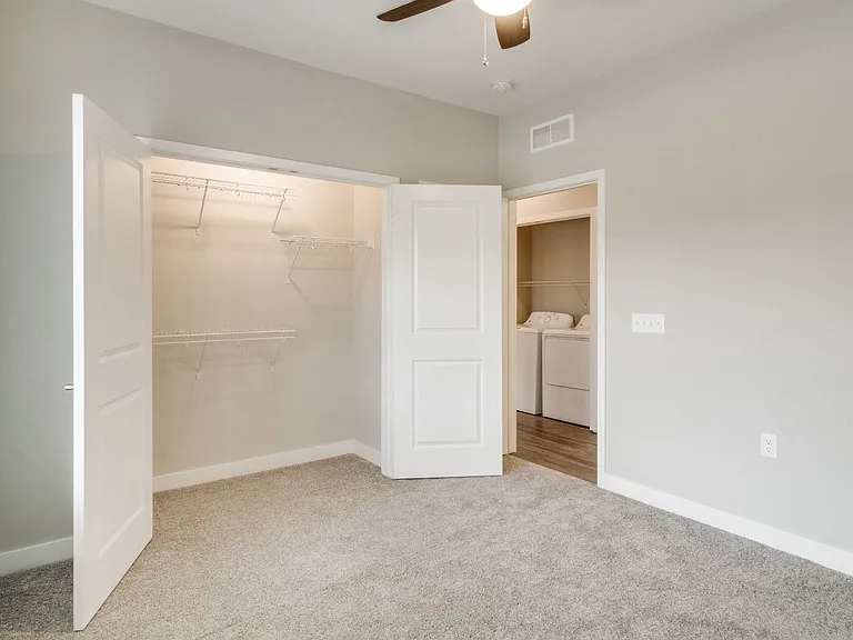Bedroom (Laurel)
