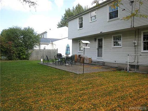 3rd image of 17 Chestnut Hill Ln S